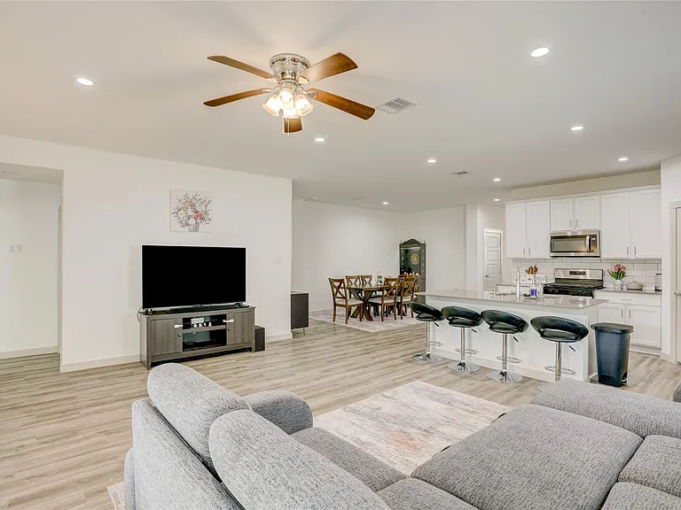 7926 Murciana Dr — Photo 13