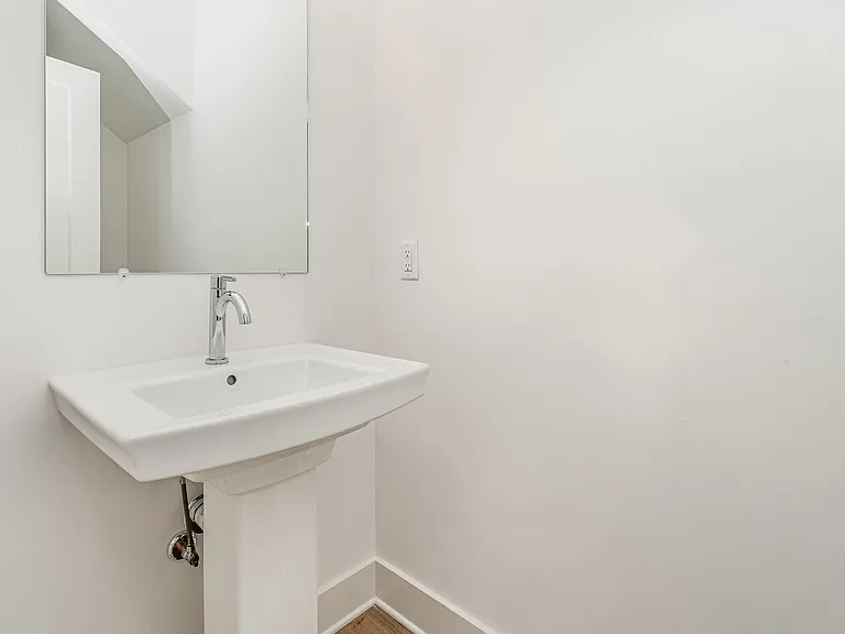 712 Caraway Ln — Photo 7
