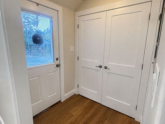 3rd image of 28 Circle Dr