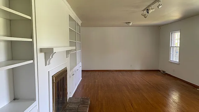 Building Photo - 100 Middleton Ct
