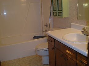 3rd image of 907 Locklaine Dr