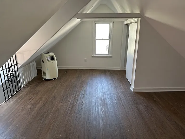 7 Edison Pl #2 — Photo 5