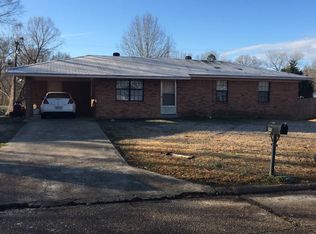 137 Perry Ave, Grenada, MS 38901