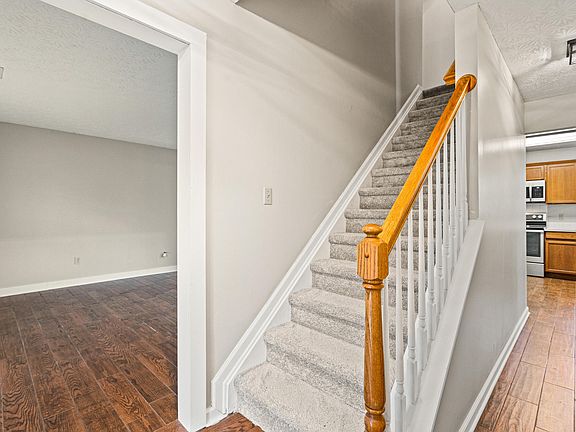 2nd image of 130 Primrose Cir