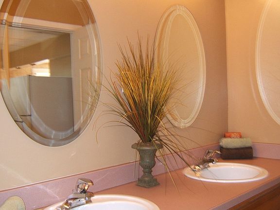 Double sinks in bath