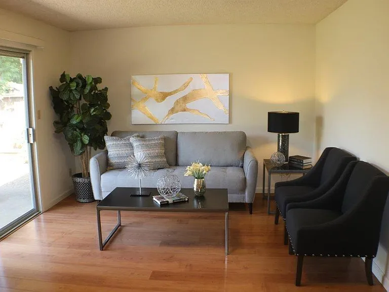 3333 Laguna Ave — Photo 5