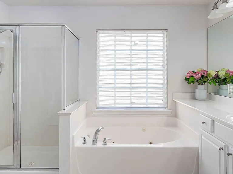 7908 Clover Creek Ct — Photo 6