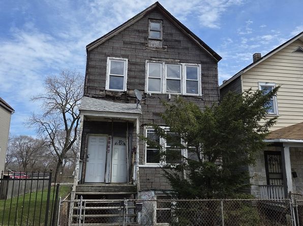 chicago-illinois-442890507 picture