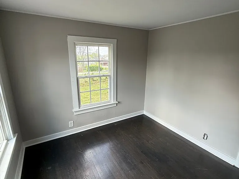 411 Hietts Ln — Photo 9