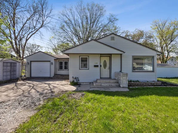 1242 11th St N, Fargo, ND 58102