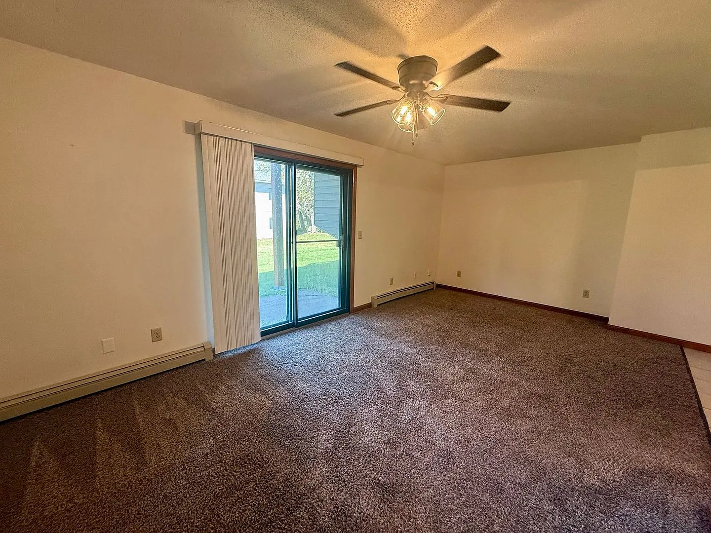 1216 N Point Dr — Photo 3