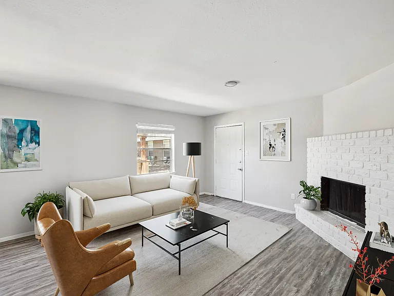 Embassy House — Photo 5