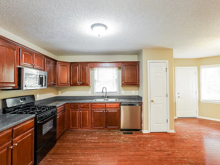 815 Tynsdale Dr — Photo 9