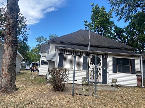 3rd image of 312 W Martin Ave