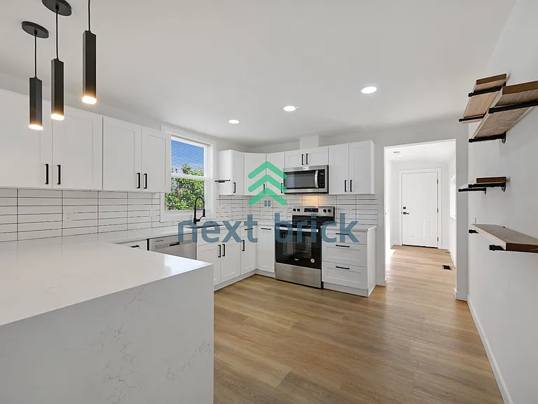 215 S 107th St — Photo 3