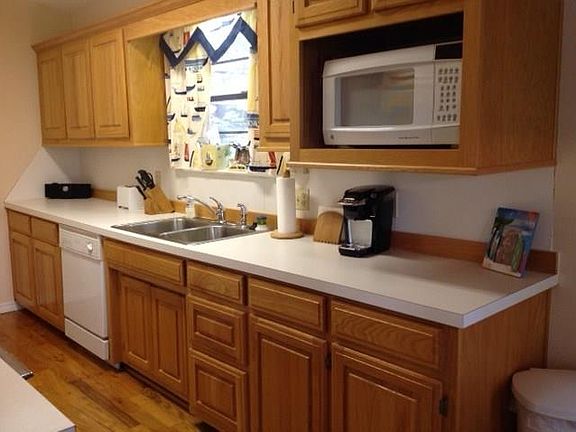 3rd image of 21468 Lakeview Dr