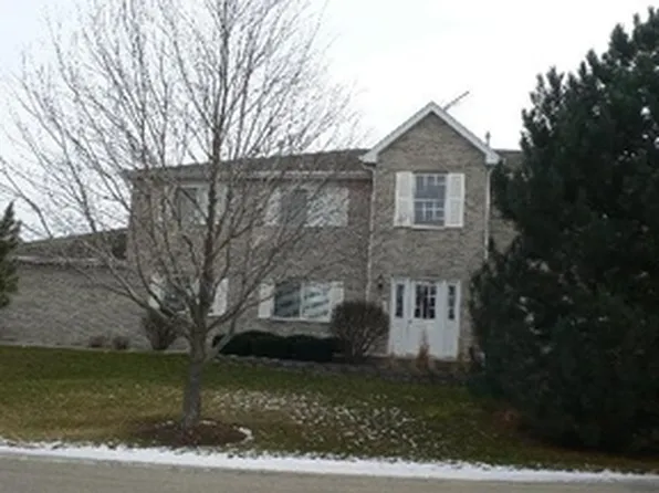 966 Constance Ln, Sycamore, IL 60178