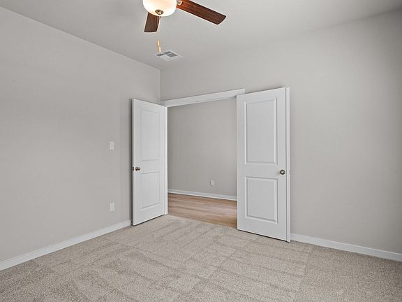 5th image of 241 Magnolia Laurel Dr