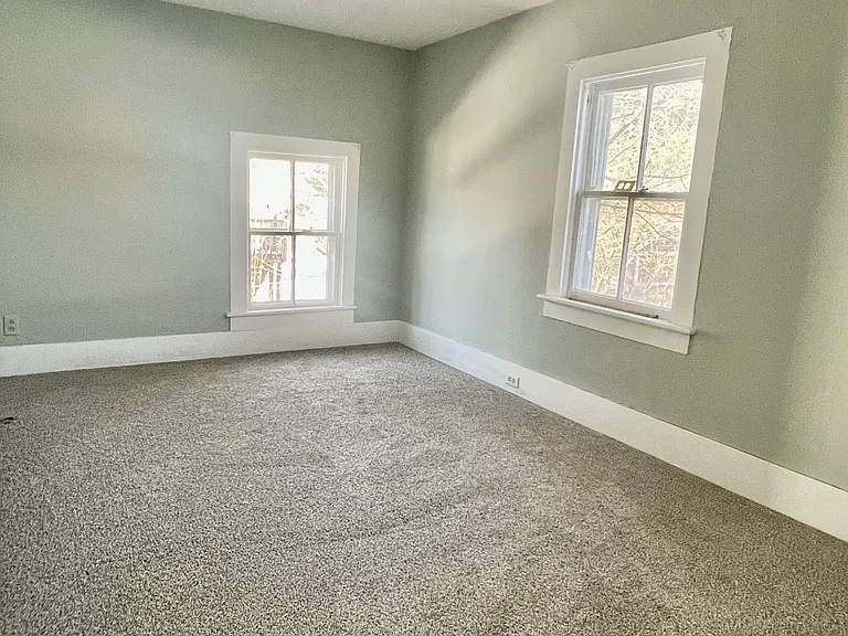 102 W Walnut St — Photo 8