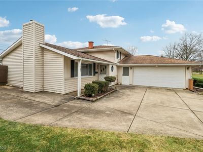 25185 Fawn Dr, North Olmsted, OH, 44070