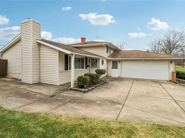 25185 Fawn Dr, North Olmsted, OH 44070