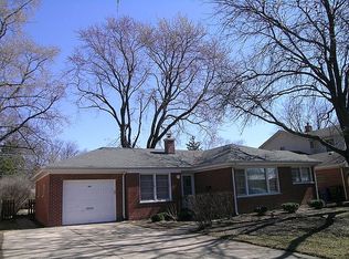 155 Cambridge Rd, Des Plaines, IL 60016