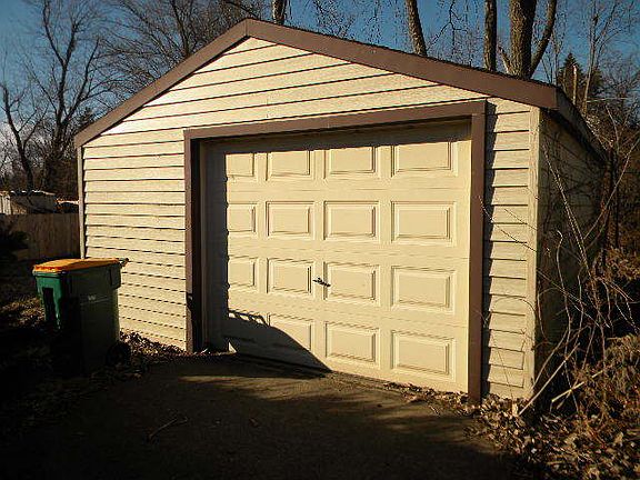 2nd image of 1032 Hillwood Cir