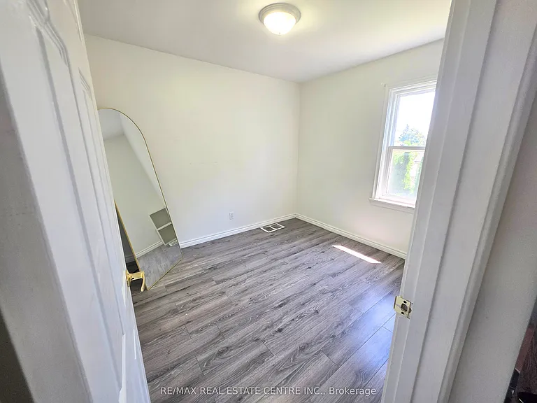 353 E 21st St — Photo 13