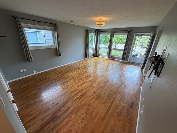 4th image of 345 Strand Ave