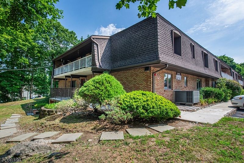 1st image of 221 Ringwood Ave #22