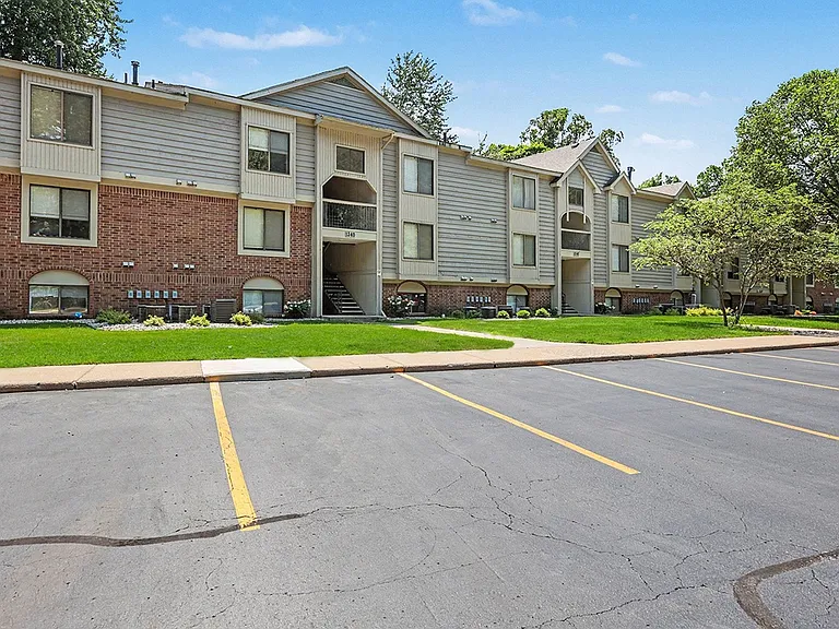 Byron Lakes Apartments — Photo 92
