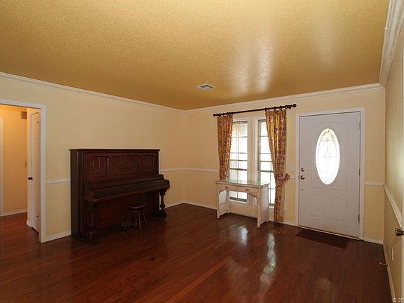 4th image of 205 Granada Dr