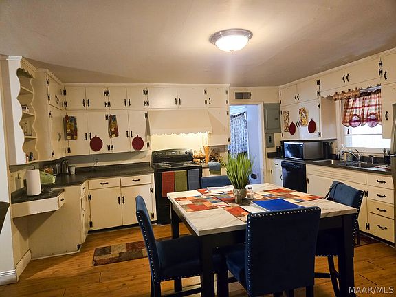 2nd image of 2013 Elkdale St