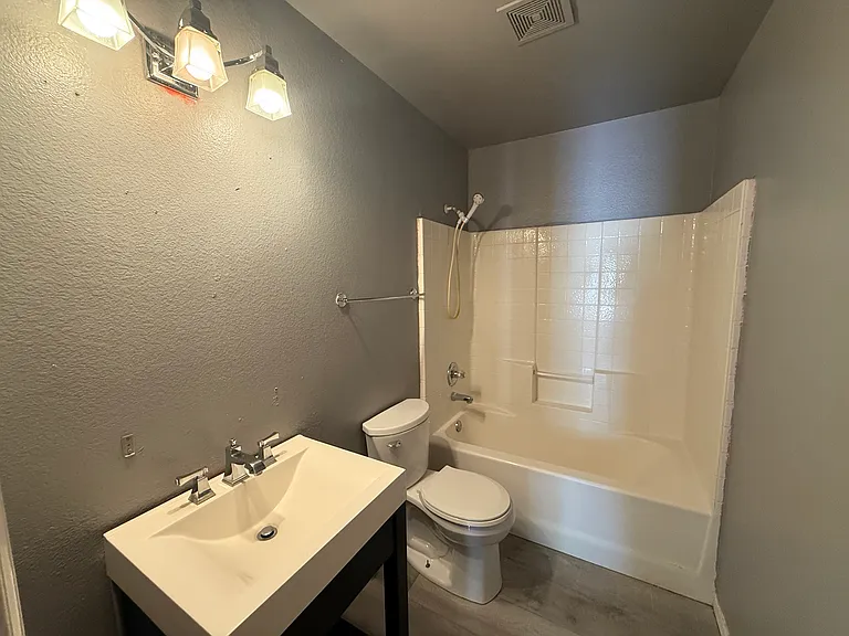 1306 N Arthur St — Photo 6