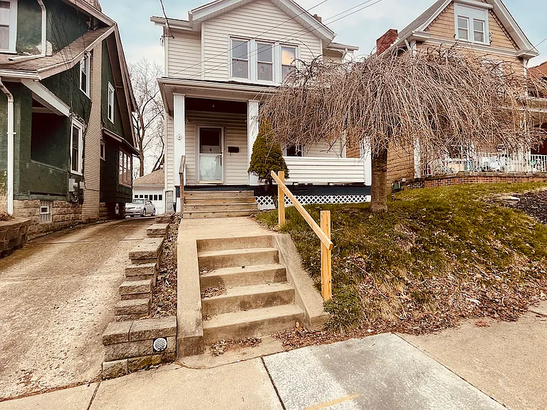 107 Ridgewood Ave — Photo 1