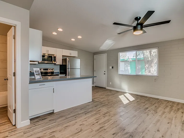 1008 S Mariana St — Photo 10