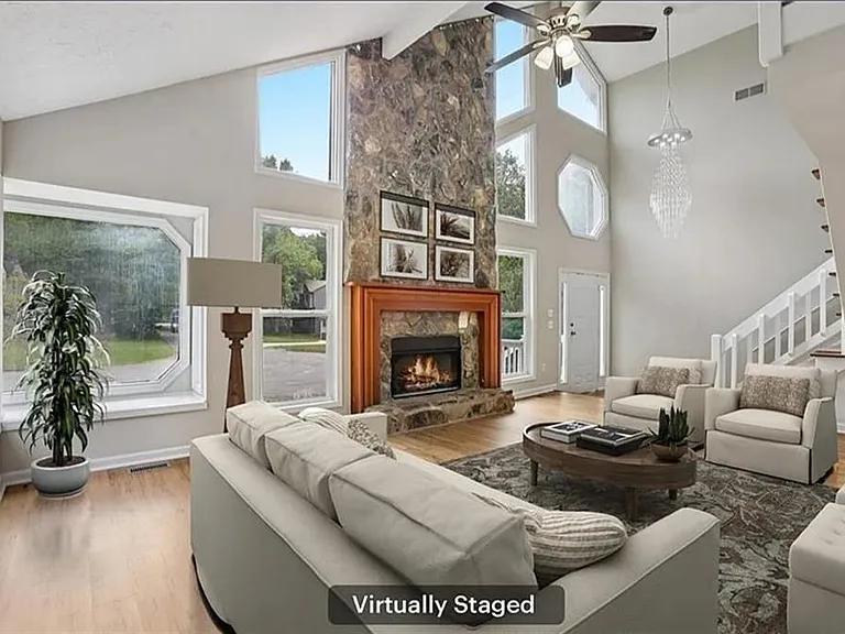 270 Saint Simons Cv — Photo 2