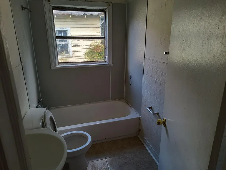 1147 Roselle St — Photo 6