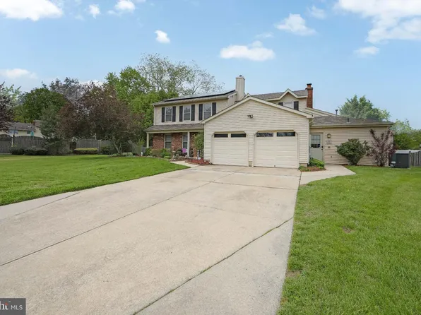 508 Meadow Ct, Mount Laurel, NJ 08054