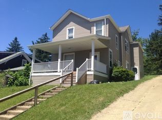 265 E Main St #1/2, Saint Clairsville, OH 43950