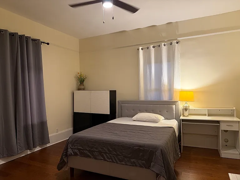 881 Beckwith St SW — Photo 1