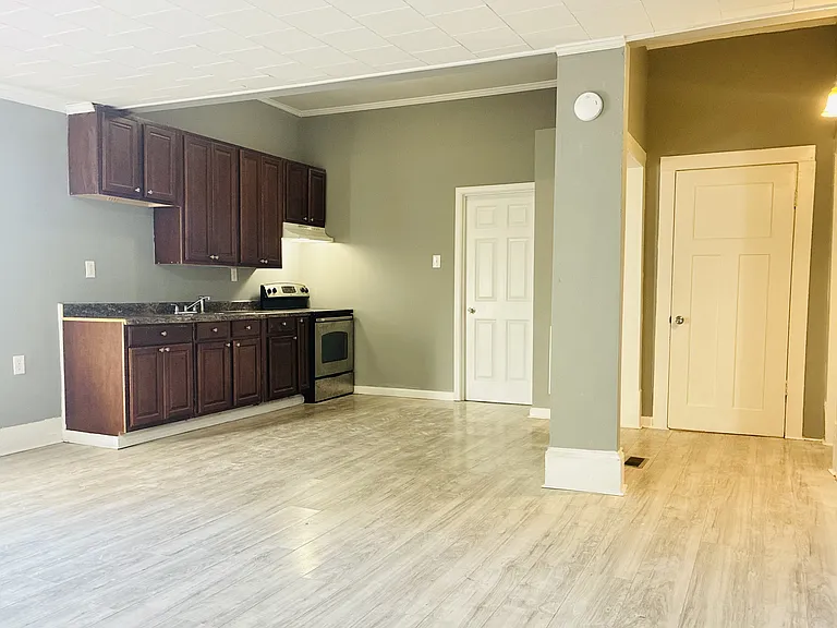 910 Walnut St — Photo 5