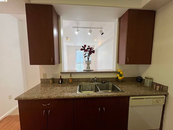 4th image of 989 Franklin St APT 506