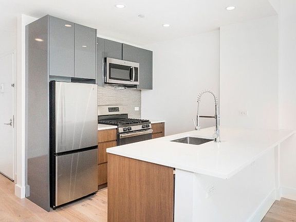 3rd image of 69 E 125th St #6D