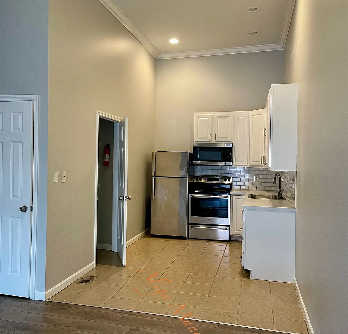 2722 Chippewa St — Photo 4