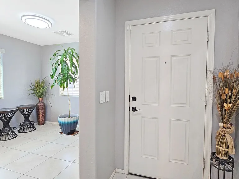 3913 S 185th Ln — Photo 7