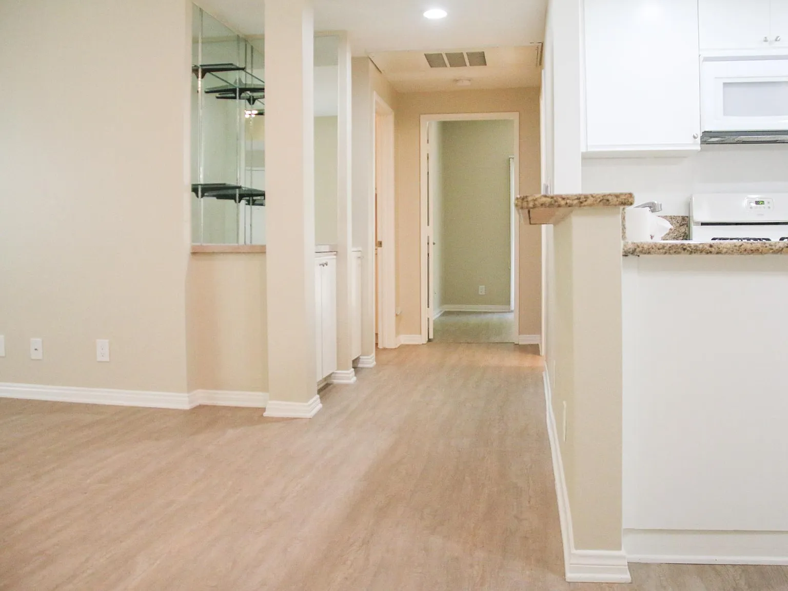 Laurel Vista Apartments — Photo 2