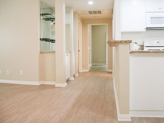 4th image of 4211 Laurel Canyon Blvd #2-307
