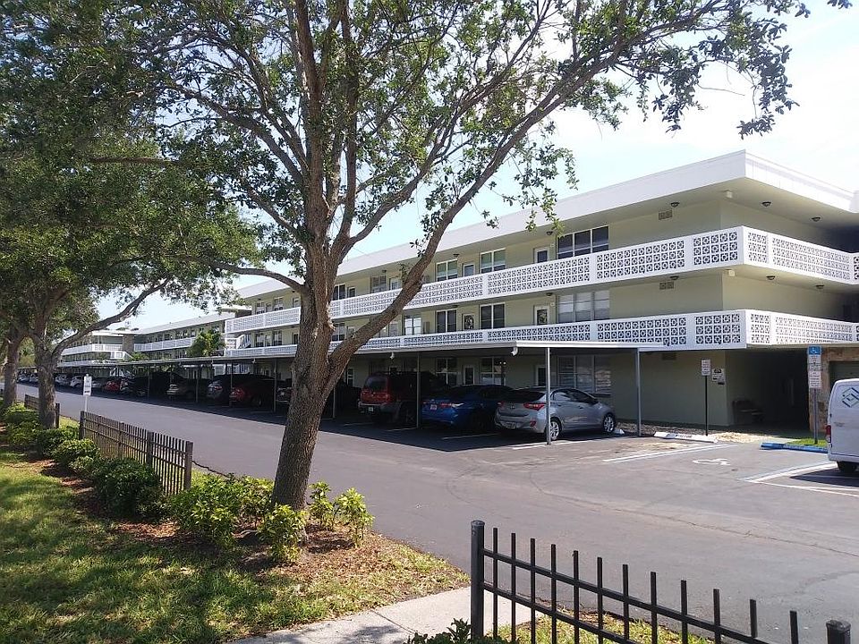 1st image of 4701 1st St NE #126