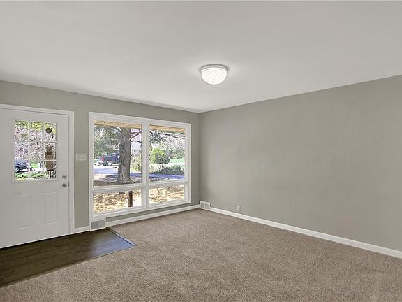 5th image of 835 Mount Dora Ln